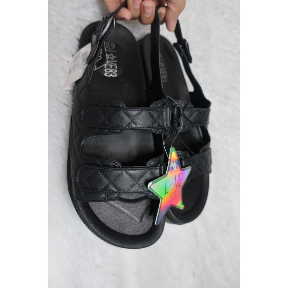 ALL BLACK BUCKLE SANDALS